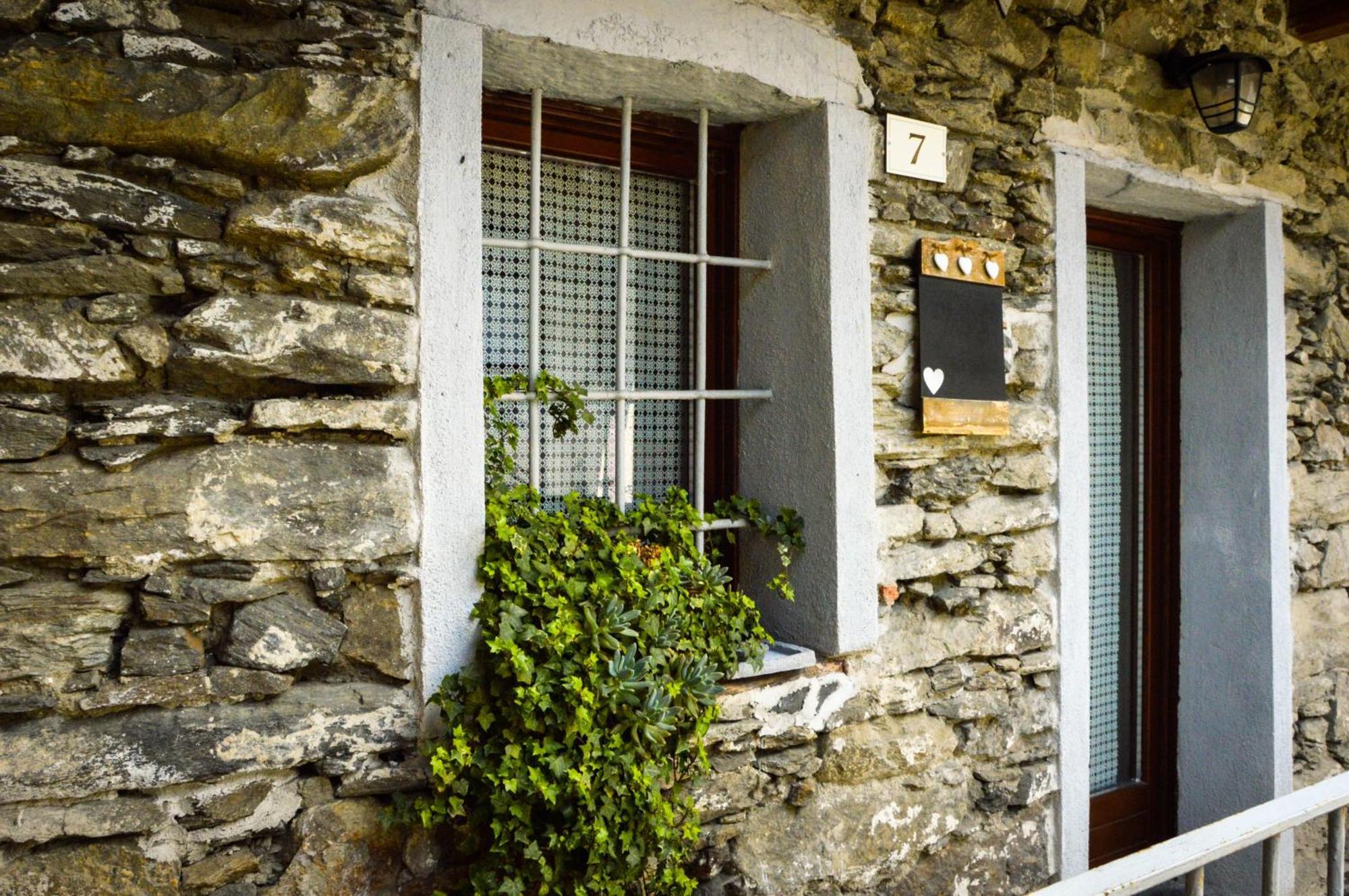 Chalet In Pietra E Legno Con Caminetto Inverso Pinasca Exterior foto