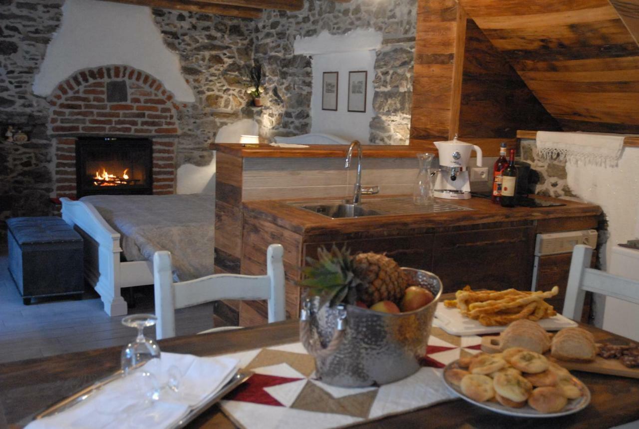 Chalet In Pietra E Legno Con Caminetto Inverso Pinasca Exterior foto
